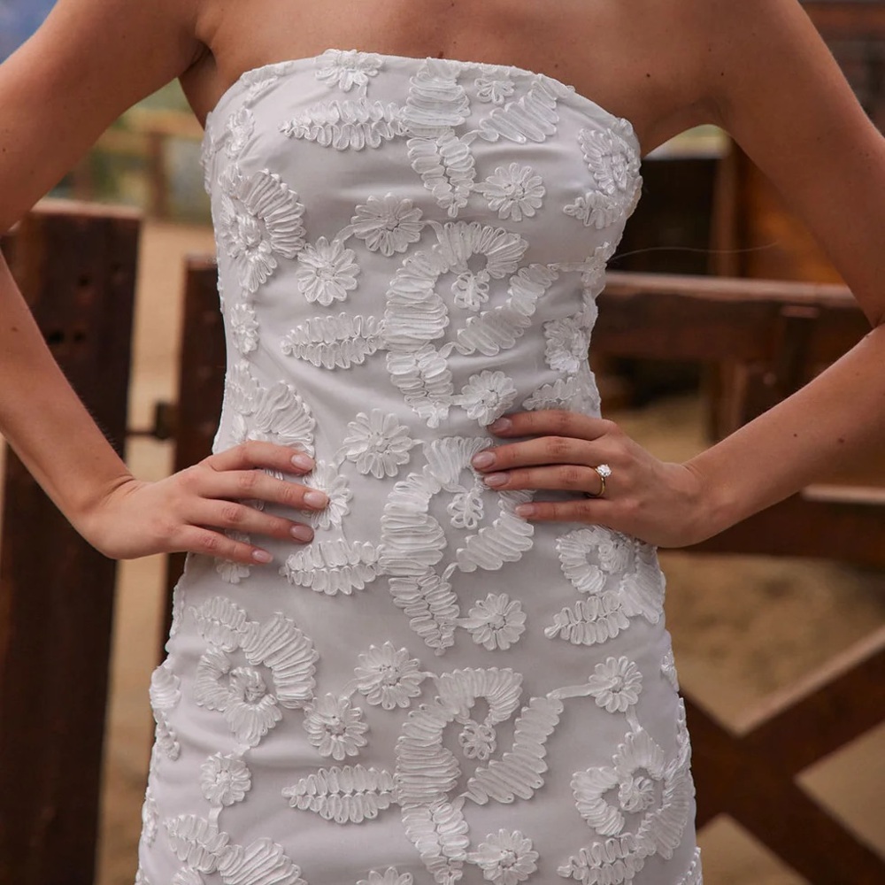 12th Tribe White Floral Midi Dress